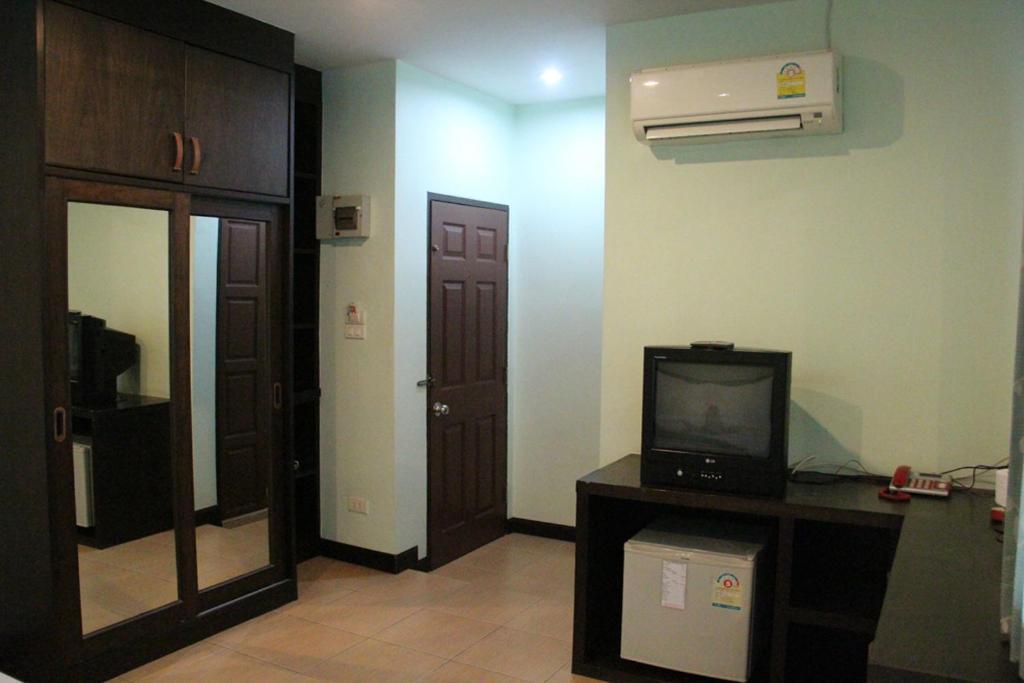 Baan Vor. Sumongkol Service Apartment Хон Каен Номер фото